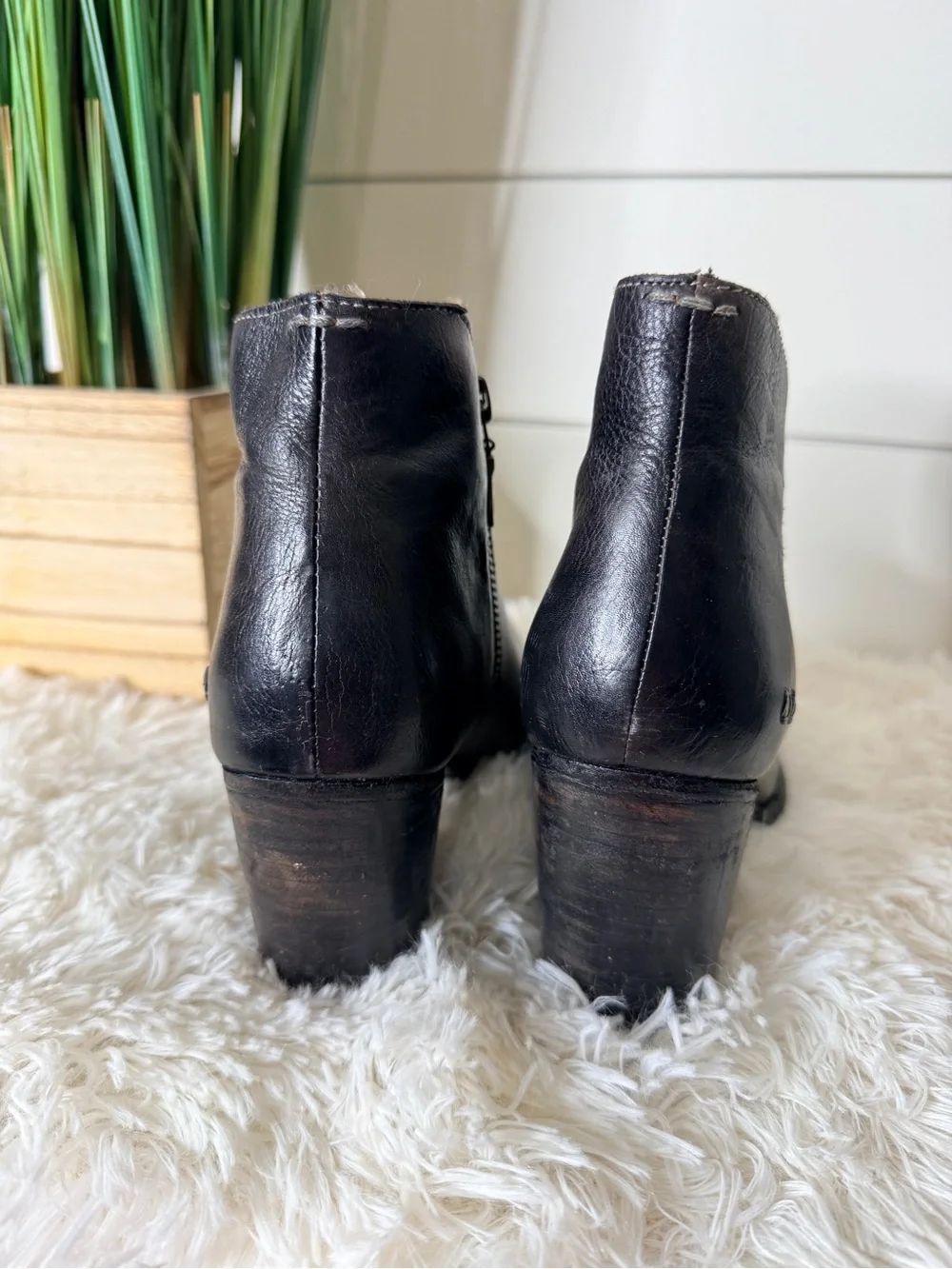 Bed Stu Yell Two-Tone Distressed Leather Ankle Booties Smoke Grey Black Size 8 - Picture 8 of 9
